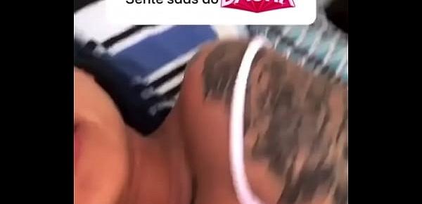  Tati zaqui pagando peitinho